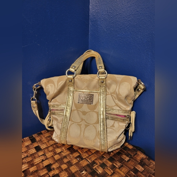 Gold Coach Purse - Picture 1 of 11